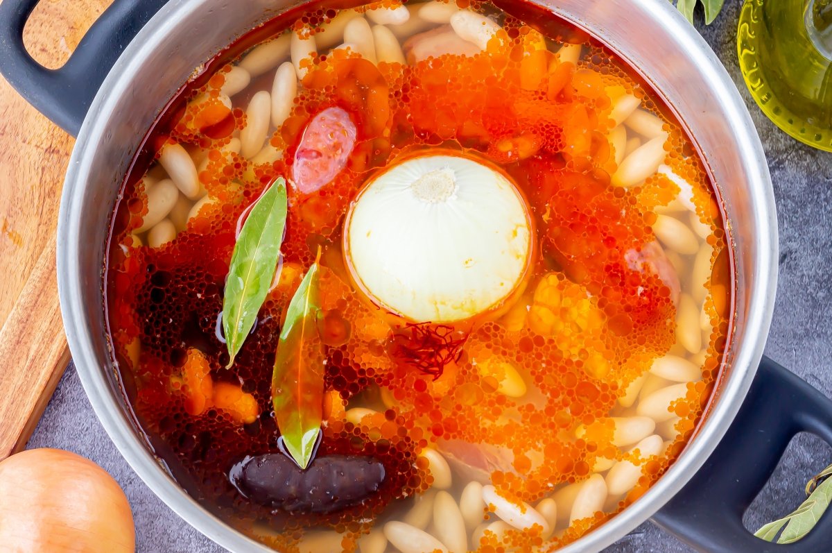 Cocer la fabada asturiana a fuego lento