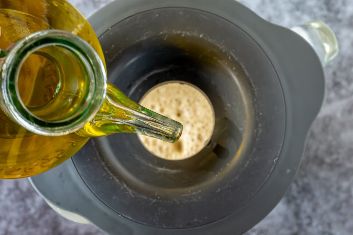 Emulsionar la salsa acevichada