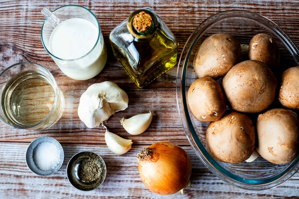 Ingredientes para la salsa de champiñones