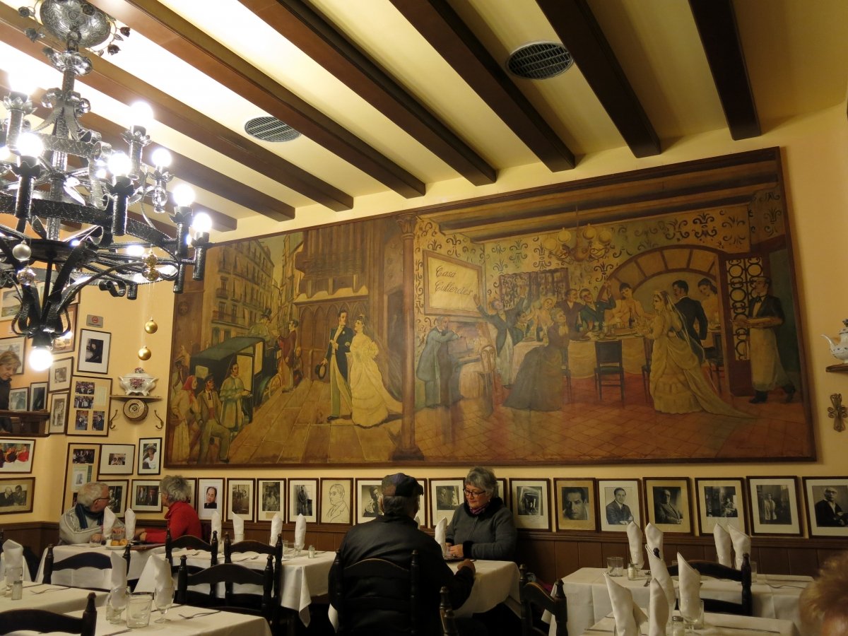 Interior del restaurante Can Culleretes, el más antiguo de Barcelona
