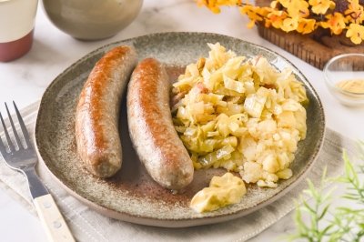 Salchicha bratwurst con chucrut